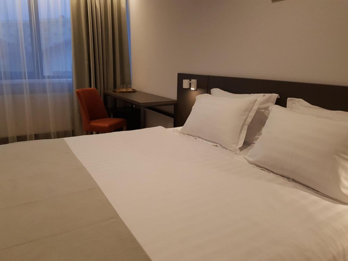 Hotel NOVO Boutique à Râmnicu Vâlcea Extérieur photo